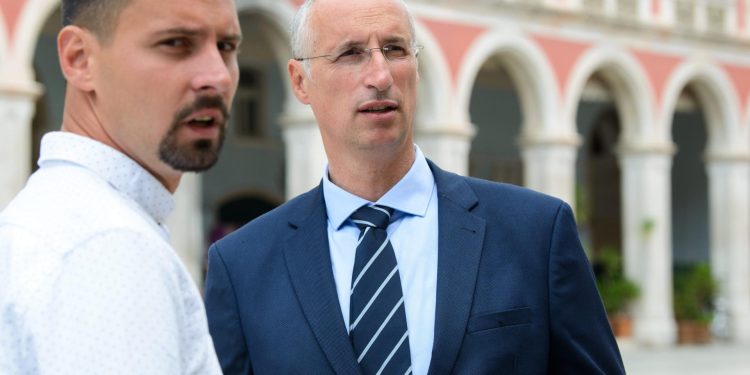 Slobodna Dalmacija – Lakše do 16 projekata nego do 16 vijećnika? Puljkove faraonske najave ne jamče i novu dominaciju u Gradskom vijeću