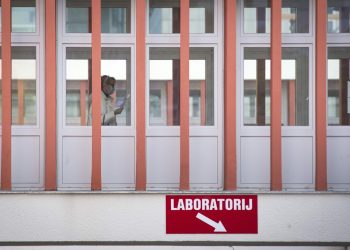 Slobodna Dalmacija – Objavljen natječaj za novog ravnatelja splitske bolnice. Spominju se dva moguća kandidata. A liječnici i dalje odlaze