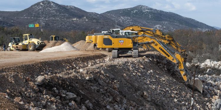 Slobodna Dalmacija – Na najmanje godinu zatvara se najbeskorisniji izlaz s Dalmatine kod Splita, ali vozače u četvrtak očekuje iznenađenje