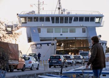 Slobodna Dalmacija – Otočaninu prekipjelo, zbog trajekta stalno kasni na posao u Split: ‘Zbog vas ću se morati dizati sat i pol ranije’