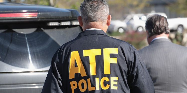 27 država vrši pritisak na SCOTUS da zaustavi Bidenov ATF-ov ‘očiti napad’ na vlasnike oružja, tvrdeći da je kraj trke oko Kongresa