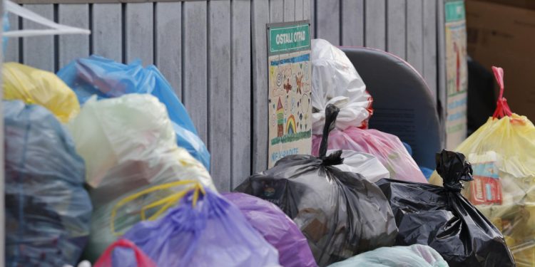 Slobodna Dalmacija – Makarska za dlaku izbjegla katastrofični scenarij i neviđenu blamažu u srcu sezone; štrajk je opasno prijetio…