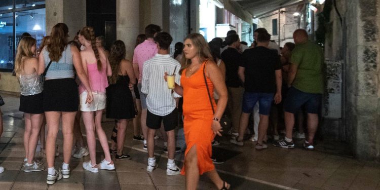 Slobodna Dalmacija – Što znači naputak Ministarstva turizma o radu noćnih klubova? Glavina je bio jasan, sad je lokalna vlast na potezu