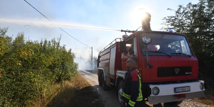 Osuđujemo sramotno nazivanje vatrogasaca “nakazama”. Oni su nadljudskim naporima obranili objekte bez ljudskih žrtava!