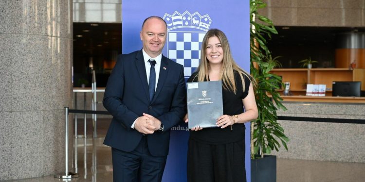 Ministarstvo i Grad Šibenik potpisali ugovor za provedbu edukativnih, kulturnih i sportskih aktivnosti djece