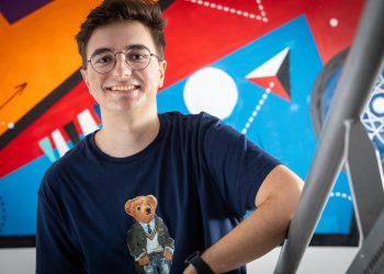 Slobodna Dalmacija – Genijalni Splićanin Slaven Alfirević jedini u državi maturu iz fizike i kemije riješio 100 posto! Ovo je njegova priča