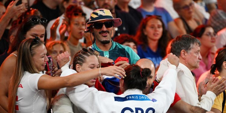 Lijepa naša u Parizu! Splićanka Barbara Matić na tronu: ‘Presretna sam!’. Među prvima čestitala joj Iva Oberan