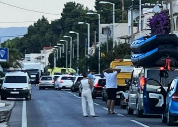 Slobodna Dalmacija – Dvije teške nesreće na ulazima u Split: automobil se na Magistrali prevrnuo na krov, kolone su velike…