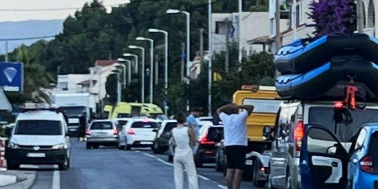 Slobodna Dalmacija – Dvije teške nesreće na ulazima u Split: automobil se na Magistrali prevrnuo na krov, kolone su velike…