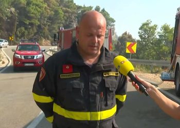 Slobodna Dalmacija – Zamjenik zapovjednika DVD-a Tučepi: Požar je u razbuktaloj fazi. Trebat će i tjedan dana da se to sve ugasi’