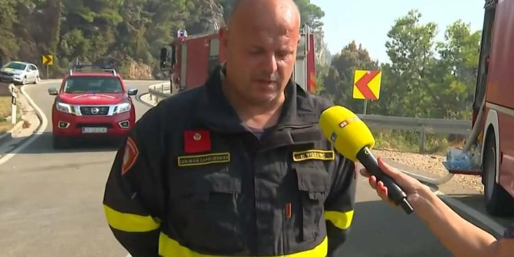 Slobodna Dalmacija – Zamjenik zapovjednika DVD-a Tučepi: Požar je u razbuktaloj fazi. Trebat će i tjedan dana da se to sve ugasi’