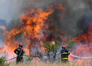 Slobodna Dalmacija – Oba požara u blizini Splita pod kontrolom! Kanaderi su obavili svoj posao, a cesta je otvorena za promet