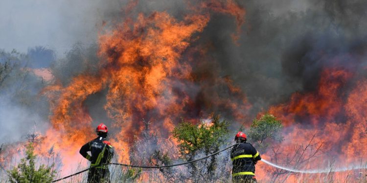 Slobodna Dalmacija – Oba požara u blizini Splita pod kontrolom! Kanaderi su obavili svoj posao, a cesta je otvorena za promet