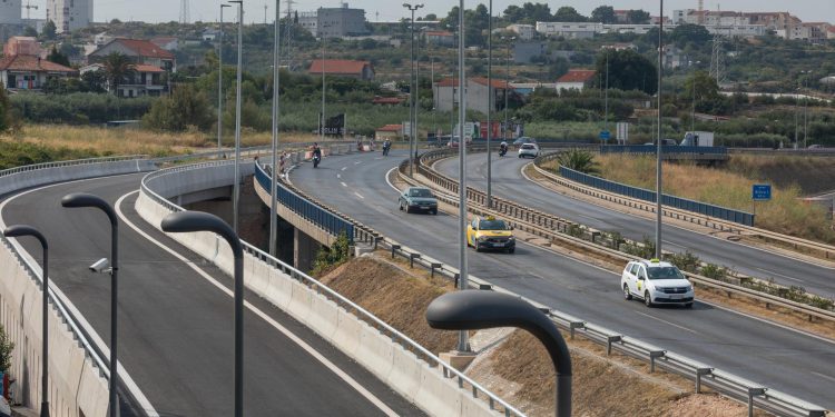 Slobodna Dalmacija – Mravinačka rampa je gotova, ali od prometa