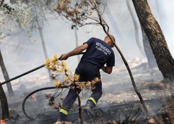 Slobodna Dalmacija – Nastavlja se borba: kiša samo ‘blagoslovila’ požarište koje i danas gase dva air tractora, evo gdje je najkritičnije