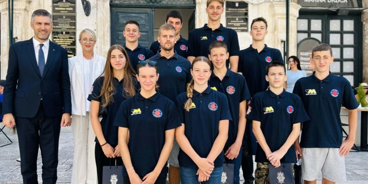 Gradonačelnik Mato Franković primio Jugove plivačice i plivače