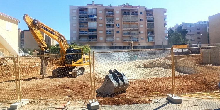 Slobodna Dalmacija – U Splitu na mjestu srušene kuće niču dvije zgrade, susjedi su zgroženi: ‘Sumnjamo da Grad pogoduje investitoru…’