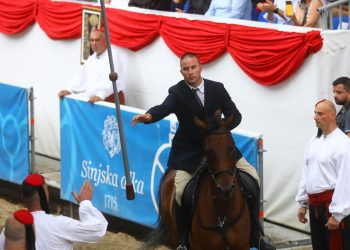 Slobodna Dalmacija – Mihovil Župa najbolji na Čoji! Do pobjede i drugog alkarskog trofeja došao na nevremenu jašući na konju Morgana