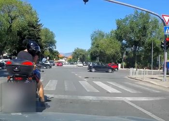 Slobodna Dalmacija – Ma jeste vidjeli što je ovaj vozač motora napravio na križanju? Ovakvim scenama ne svjedočimo često na splitskom asfaltu