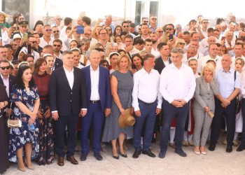 Slobodna Dalmacija – Pogledajte kako je Milanović izbjegao rukovanje s Plenkovićem, a jednom se HDZ-ovcu jako srdačno javio!