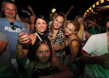 Jači od Grdovića, u rangu s Majom Šuput: Ivan Zak je dokazao zašto je estradni kralj Vira! Čak je i Šeki došao pred pozornicu Virskog ljeta