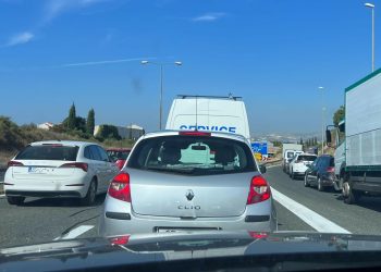 Slobodna Dalmacija – Teški kaos na ulazu u Split: sudarili se kamion i sanitetsko vozilo, kolone prema gradu su kilometarske, donosimo slike