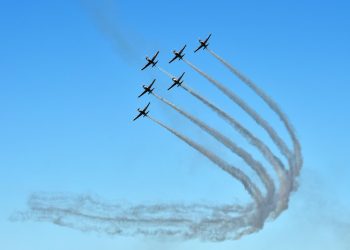 Slobodna Dalmacija – ‘Krila Oluje’ proparala neretvansko nebo. Pogledajte trenutke majstorstva hrvatskih pilota akrobata koji oduzimaju dah!