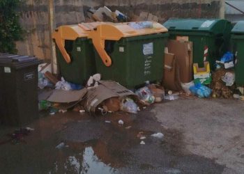 U ulici Svetog Vinka Paulskog već danima “šiklja” voda iz cijevi: “Puknuće se širi i prijeti da se pretvori u fontanu, ali nitko ne reagira”