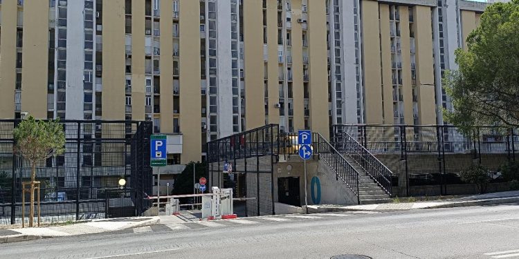 Slobodna Dalmacija – Nova splitska garaža pokazala se kao prava glavobolja. Manjkavosti su brojne, a posebno su u problemu