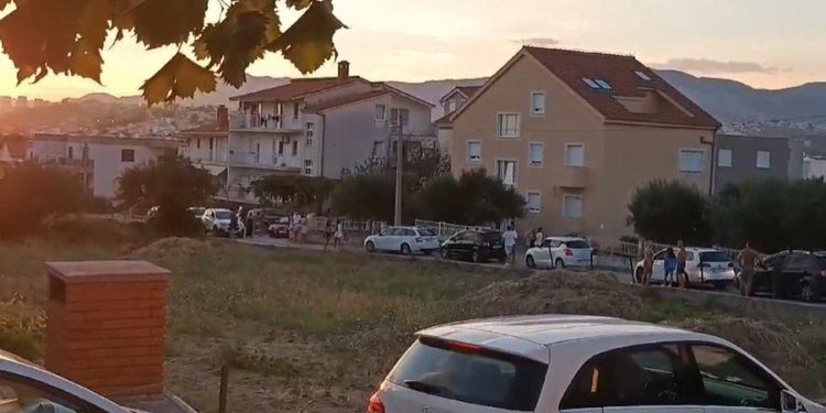 Slobodna Dalmacija – Mještani Strožanca platili ceh zbog vozača koji bježe s Magistrale: nisu mogli do svojih kuća, pogledajte gužvu