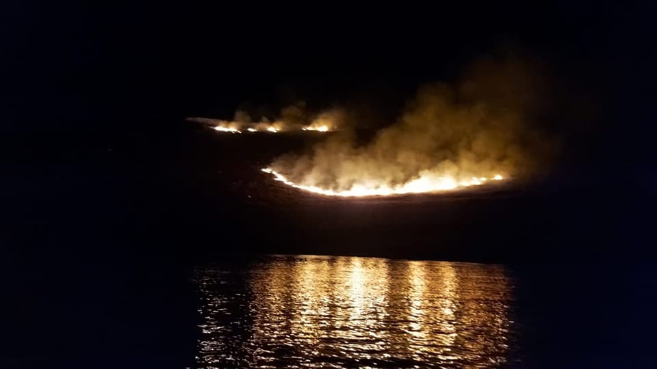 Slavili Oluju pa signalnom raketom zapalili otok na Kornatima!