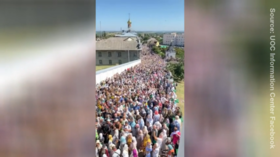 Stotine ukrajinskih pravoslavnih hodočasnika prkose kijevskoj zabrani procesije (VIDEO)