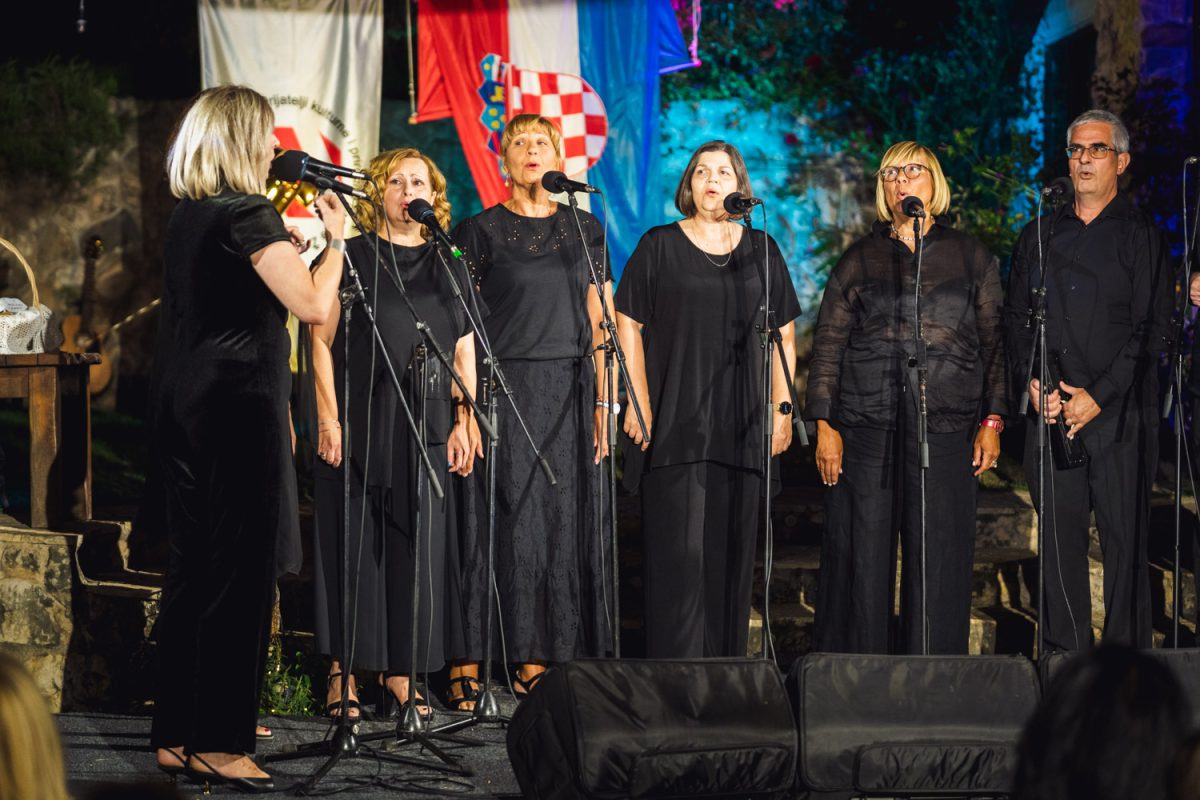 7 30 smotra klapa zrnovnica 37