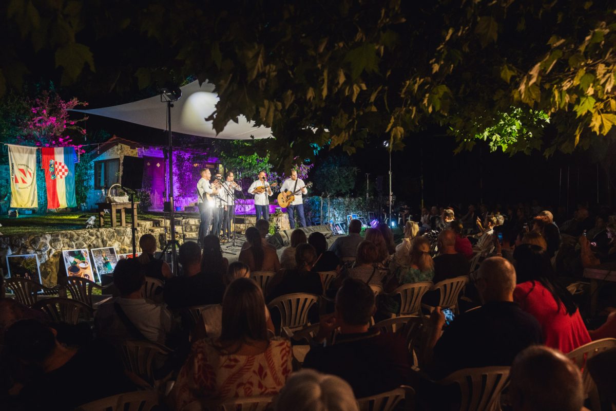 7 30 smotra klapa zrnovnica 75