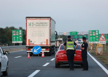 TRAGEDIJA NA AUTOCESTI Hodali po kolniku pa ih pokupio automobil | NACIONAL.HR