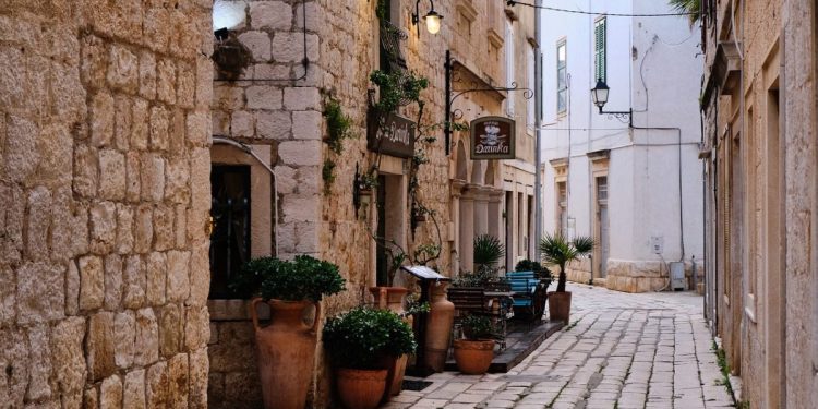 ANKETA Turistima je preskupo jesti u našim restoranima. Jesu li u pravu?