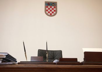 APSURDI HRVATSKOG PRAVOSUĐA Odvjetniku je HOK još 2017. trajno zabranio praksu. Ovaj nastavio raditi i varati klijente, a HOK šuti | NACIONAL.HR