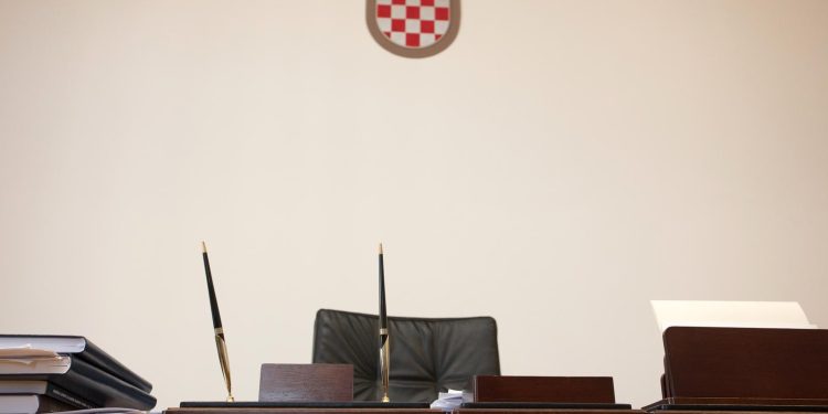 APSURDI HRVATSKOG PRAVOSUĐA Odvjetniku je HOK još 2017. trajno zabranio praksu. Ovaj nastavio raditi i varati klijente, a HOK šuti | NACIONAL.HR