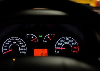 Ako zasvijetle, pravac mehaničaru: Ovih pet lampica u automobilu upozorava na ozbiljne probleme