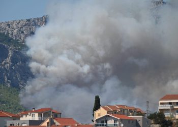 Ako zatreba, stiže pomoć gasiteljima u Rupotini: U pripravnosti su vatrogasci sa zadarskog, šibenskog i dubrovačkog područja