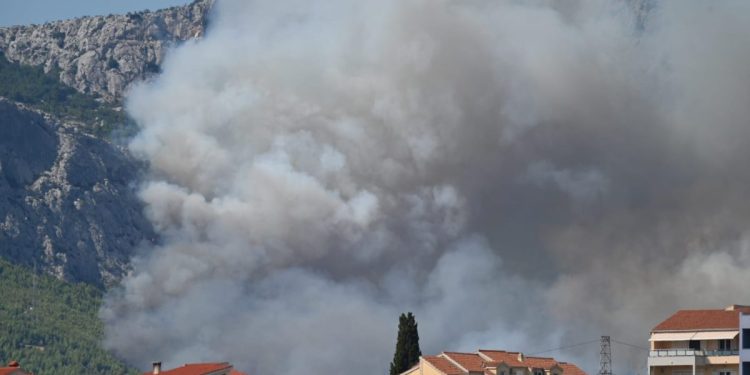 Ako zatreba, stiže pomoć gasiteljima u Rupotini: U pripravnosti su vatrogasci sa zadarskog, šibenskog i dubrovačkog područja