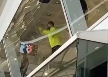 Arda Turan je furija! Pogledajte kako se oslobađa na tribinama