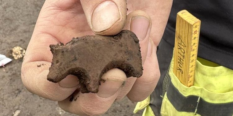 Arheolozi na Islandu pronašli rijetku igračku izrezbarenu u kamenu koja datira iz vikinškog doba