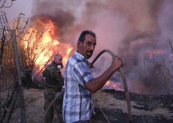 Atenu zahvatio stravičan požar, Grčka moli svijet za pomoć: ‘Mi smo na milosti boga’