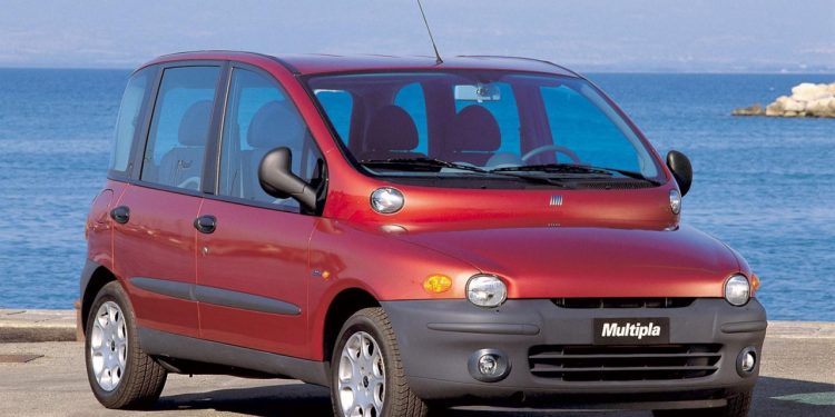 Auto Klub – Fiat Multipla: Neshvaćeni genije puni 25 godina, nije nešto lijep, ali je zato ‘hrabro dizajniran’