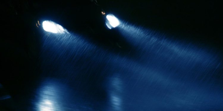 Auto Klub – Ljeti su na cestama gužve i zastoji, no noćna vožnja nije idealno rješenje: Ako baš morate imajte ovo na umu