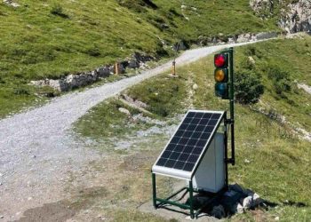 Auto Klub – Lokalnim vlastima dozlogrdili vozači koji izlaze iz auta zbog selfija i rade zastoj: Postavili anti-selfie semafor