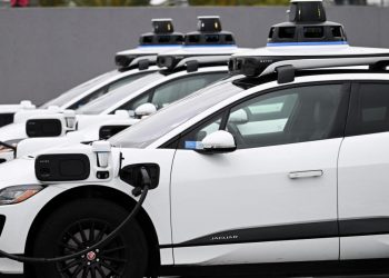 Auto Klub – Ludo: Flota ‘šašavih robotaksija’ svake noći trubljenjem terorizira susjede u San Franciscu