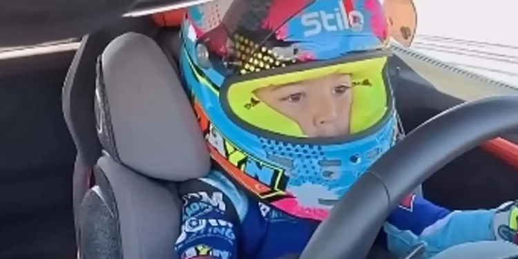 Auto Klub – Najbrži 5-godišnjak na svijetu: Pogledajte kako vozi Lamborghini s 1000 KS brzinom od 312 km/h!