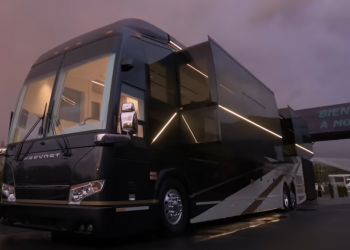 Auto Klub – Najluksuzniji na svijetu: Ovaj kamper ima dvije kupaonice, dvije kuhinje i punjač za električne aute!